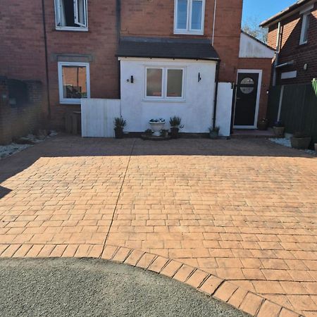 Accomadation Wrexham Exterior photo