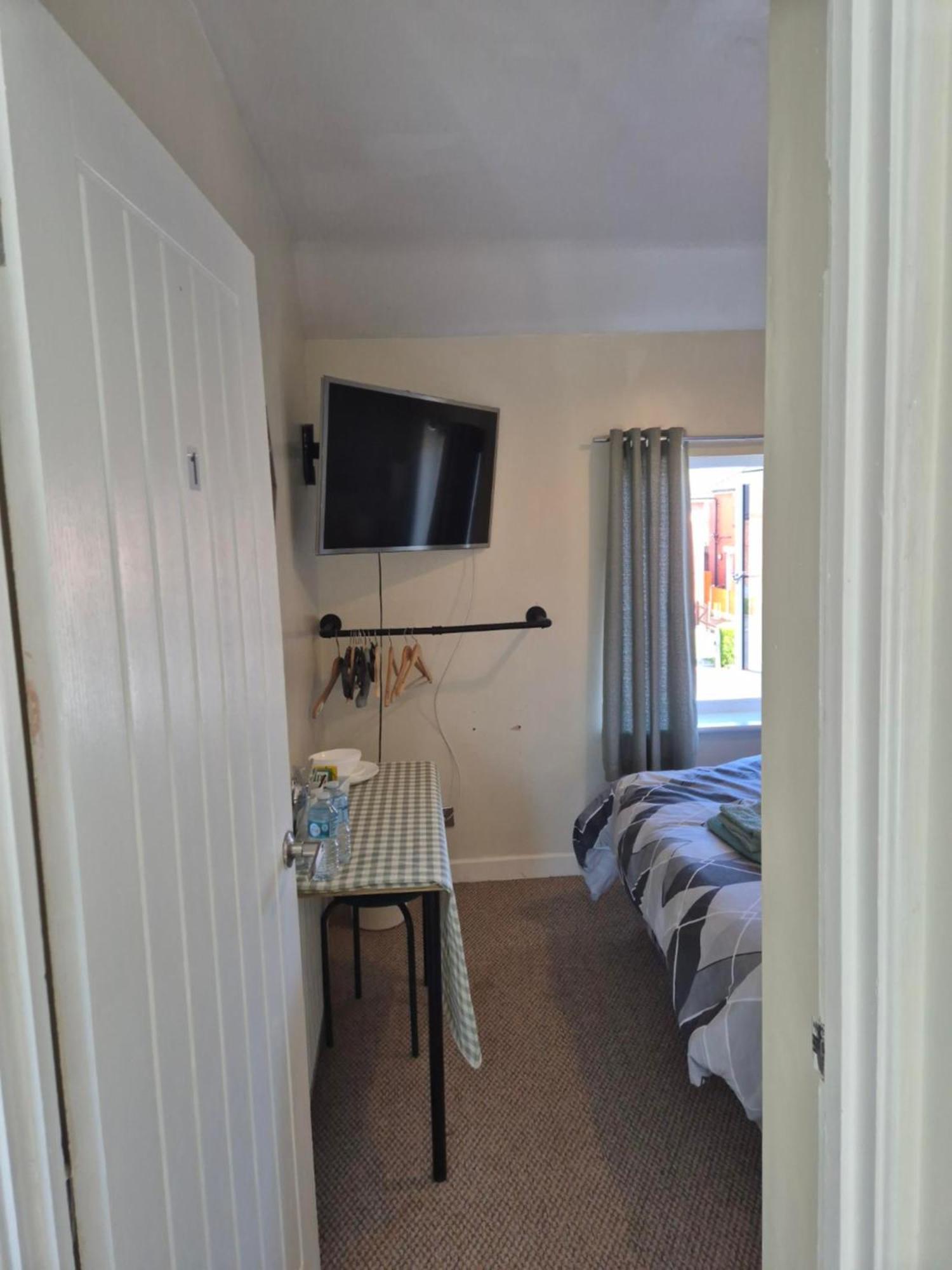 Accomadation Wrexham Exterior photo