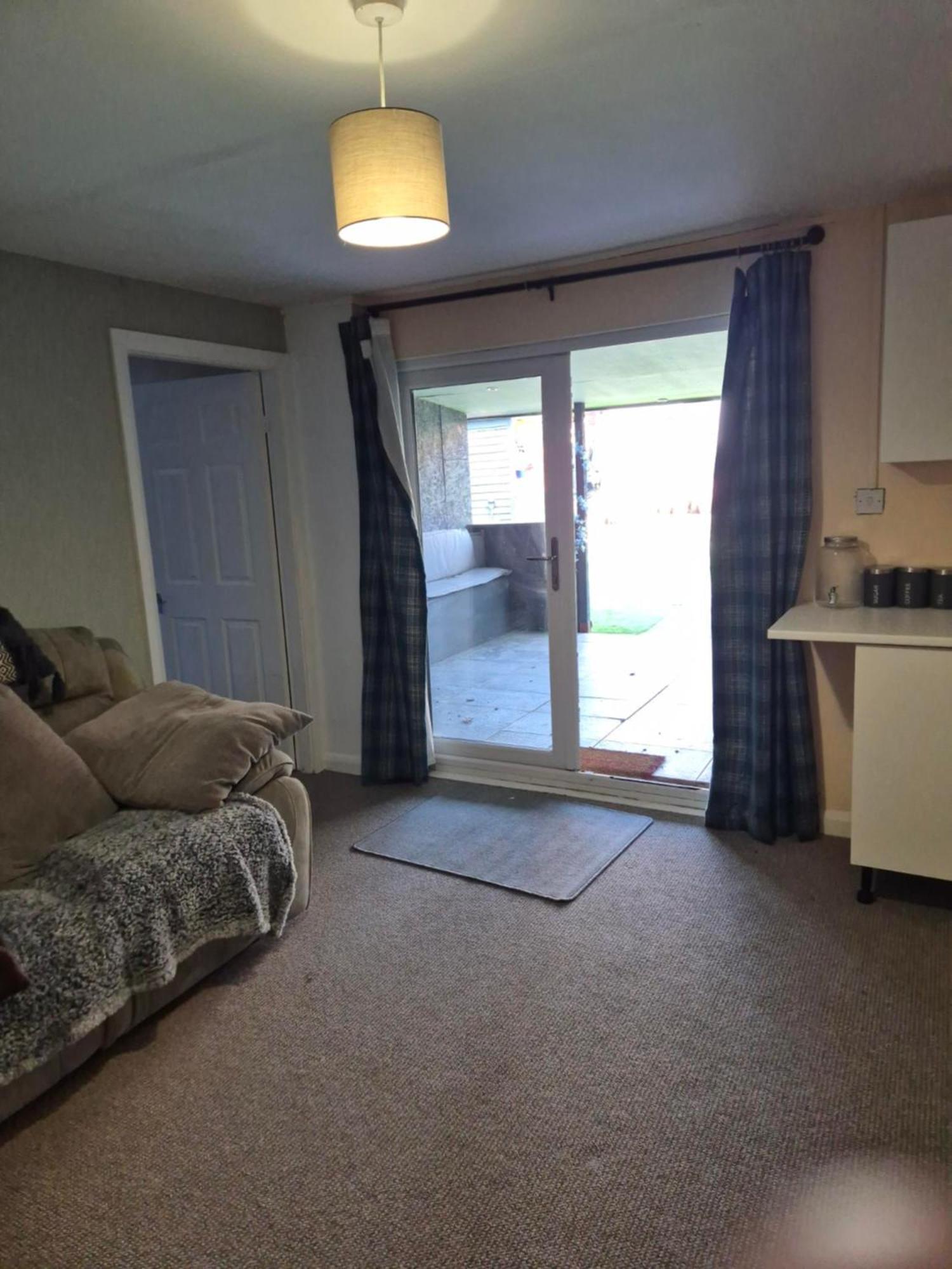 Accomadation Wrexham Exterior photo